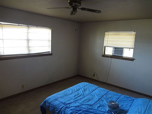 5th image of 209 N Grand Ave