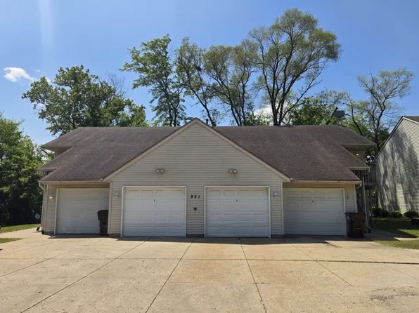 951 Minns Dr APT 2, Machesney Park, IL 61115