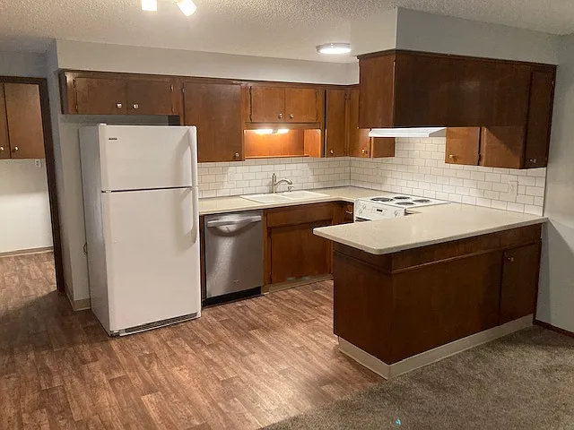 3 bed, 2.5 bath, 2500 sqft, $2,050 — Photo 3