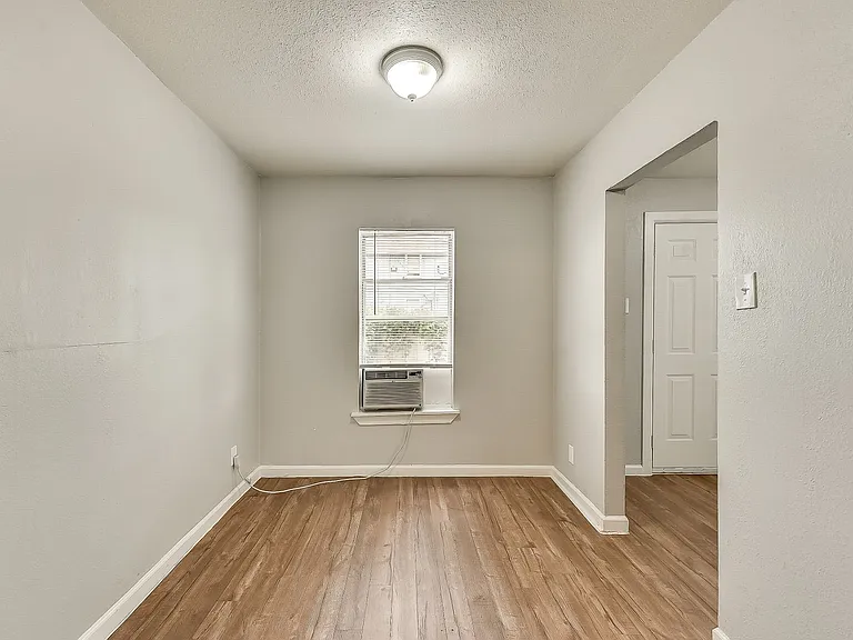 4515 E Side Ave — Photo 6