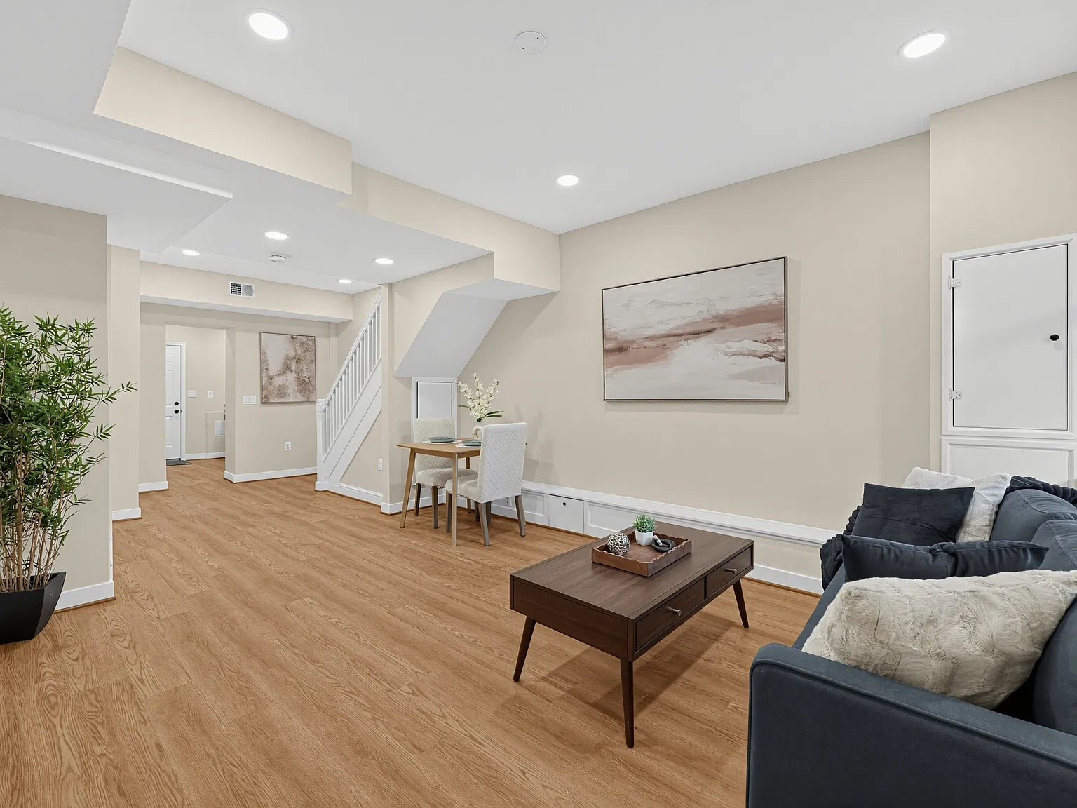 2 bed, 940 sqft, $2,995 — Photo 3