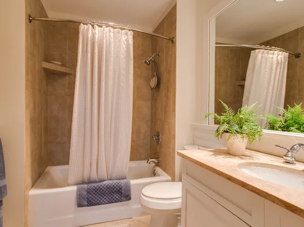 210 10th St NE APT 105, Charlottesville, VA 22902