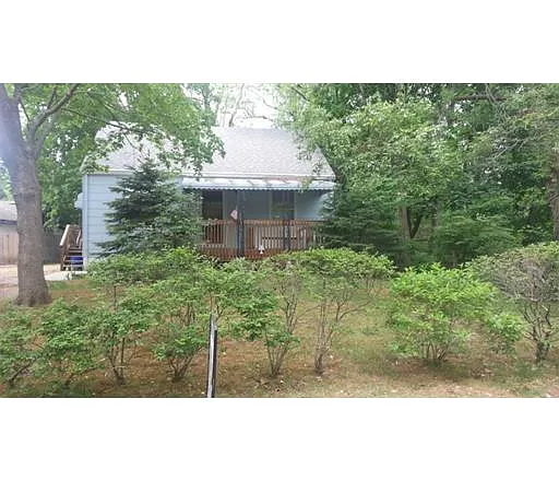 24 River St photo 1