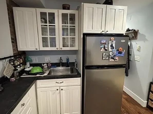 32 Grove St APT 9, Boston, MA 02114