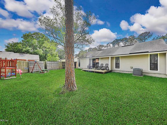 3rd image of 10339 Arrowhead Dr