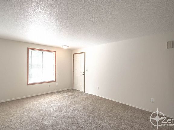 4th image of 607 SE 131st Ct