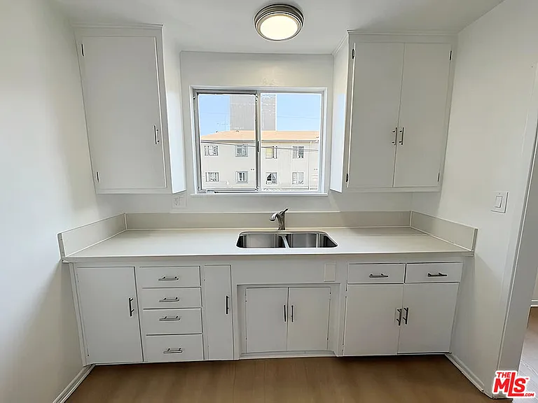470 S Mariposa Ave #7 — Photo 5
