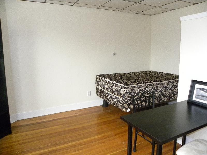 2nd image of 867 Beacon St #10