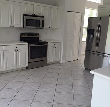 3rd image of 6655 NW 81st Ct