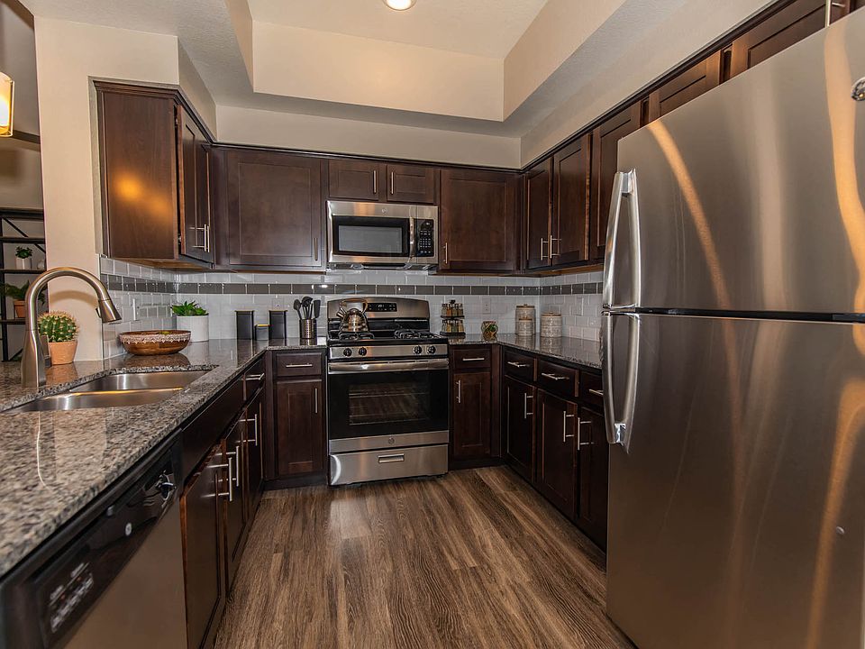 A3 761 SQFT 1 Bed 1 Bath
