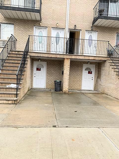 1st image of 240 Robinson Ave #5