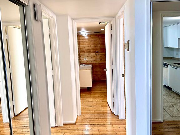4th image of 207 W CLARENDON Avenue #17G