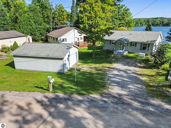 4422 Sunset Dr, Glennie, MI 48737