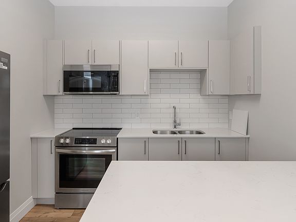 3rd image of 523 Bay St #14