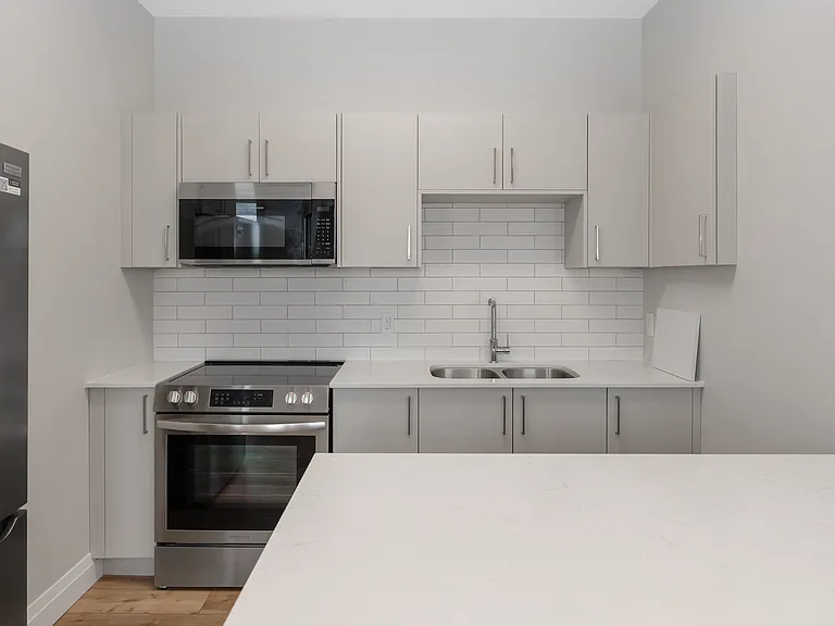 523 Bay St #14 — Photo 3