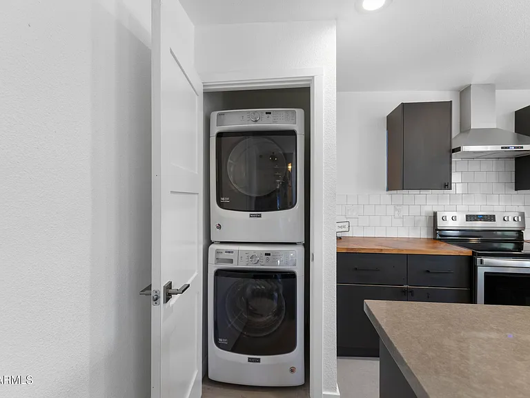 934A W Parkway Blvd — Photo 8