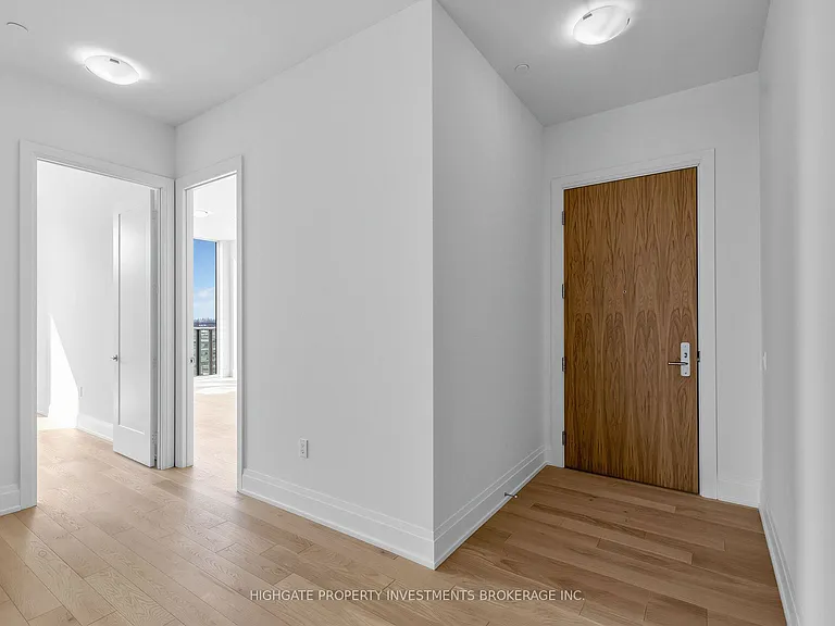 27 Korda Gate #Penthouse 102 — Photo 2