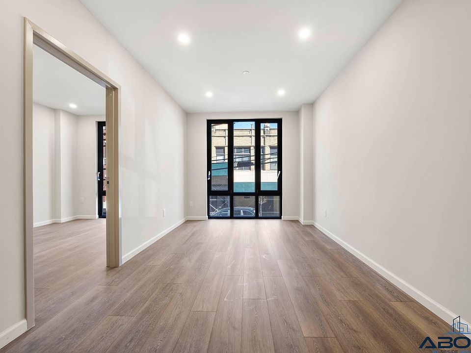 1st image of 1652 E 14th St #303