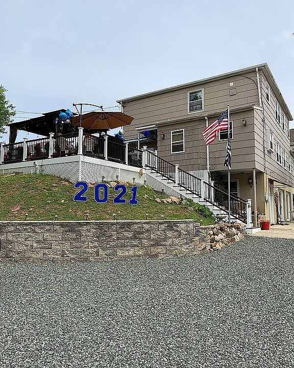 2nd image of 2510 Broadway