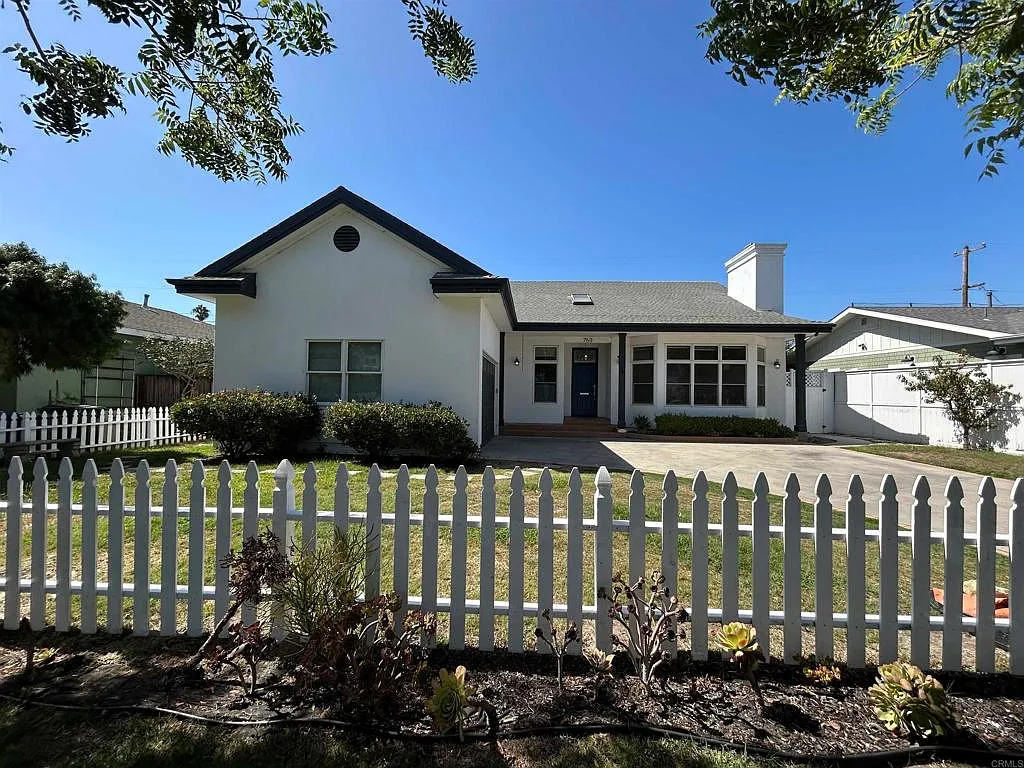 3 bed, 2.0 bath, 2250 sqft, $8,500 — Photo 2