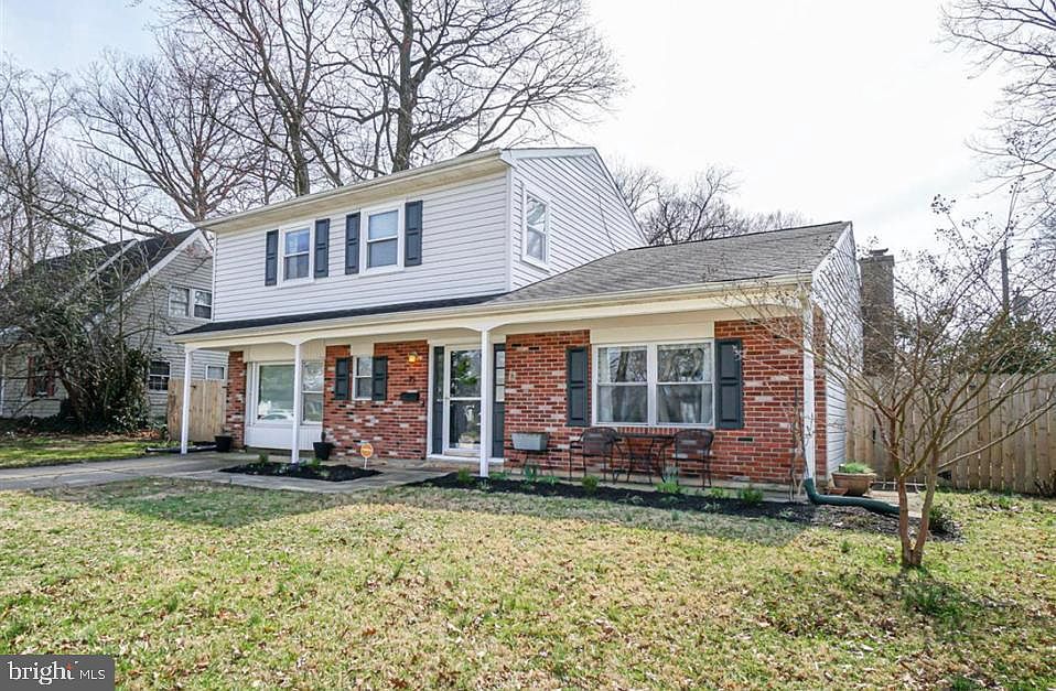 1st image of 15 Sanford Dr