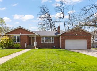 1412 Avery Ave, Wheaton, IL 60187