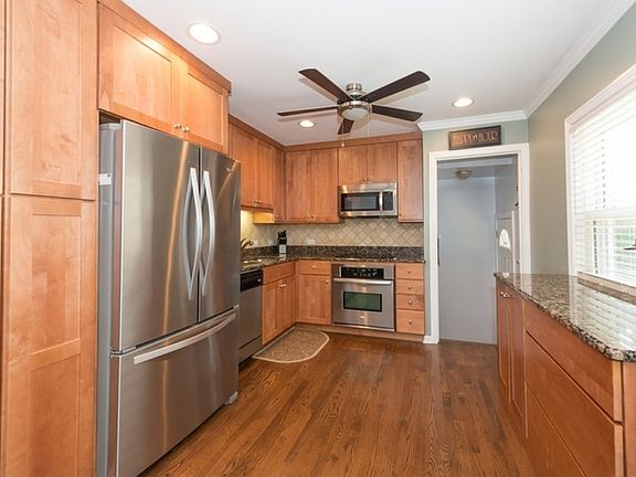 5th image of 5040 N Mont Clare Ave