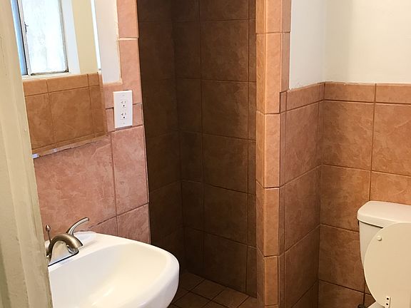 Master Bedroom Bathroom