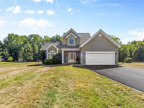 85 Rausler Rd, Farmington, NY 14425