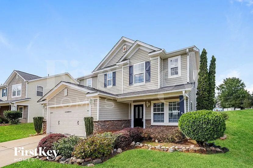 4 bed, 2.5 bath, 2592 sqft, $2,755 — Photo 2