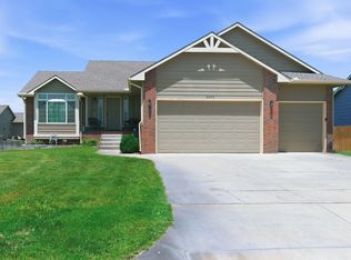 3245 S Bluelake Ct, Wichita, KS 67215