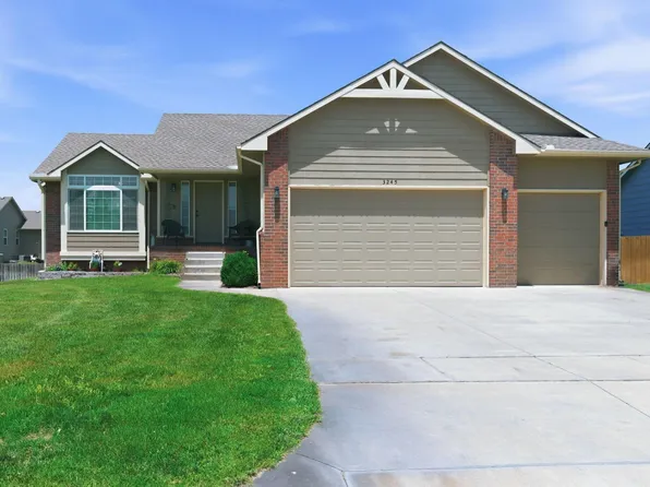 3245 S Bluelake Ct, Wichita, KS 67215
