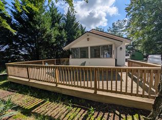 604 Yarborough St, Hendersonville, NC 28739