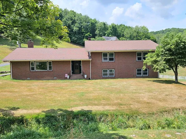 570 Marion Ave, Tazewell, VA 24651
