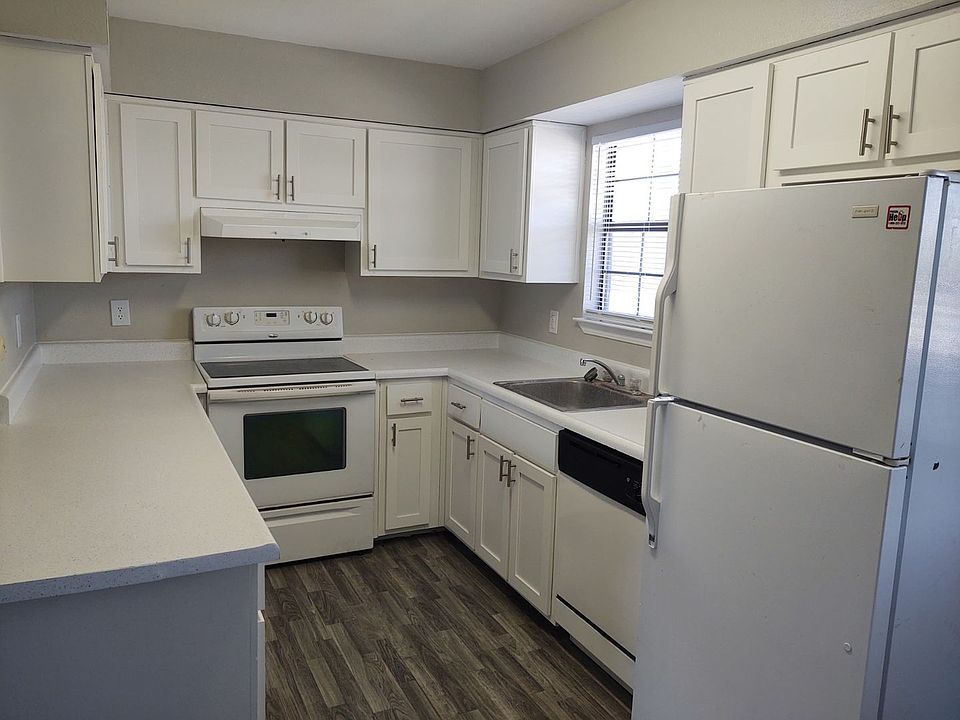 2nd image of 403 Aztec Rd NW APT 2A