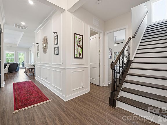 5th image of 3026 Lake Como Dr