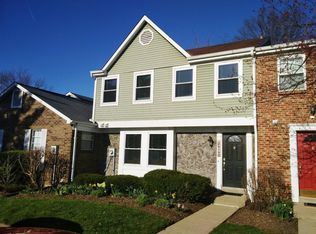 910 Woodlyn Dr N, Cincinnati, OH 45230