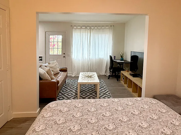 5902 1/2 Ernest Ave — Photo 7