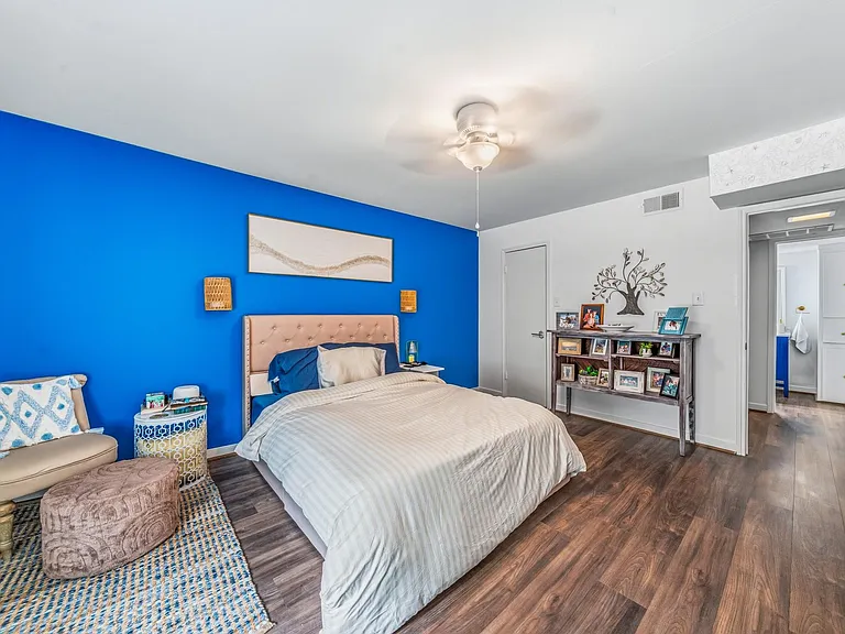 359 N Post Oak Ln #219 — Photo 20