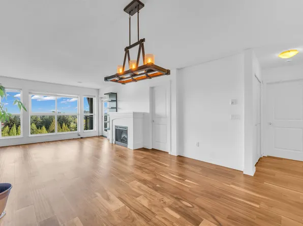 3082 Dayanee Springs Blvd #402, Coquitlam, BC V3E 0A3
