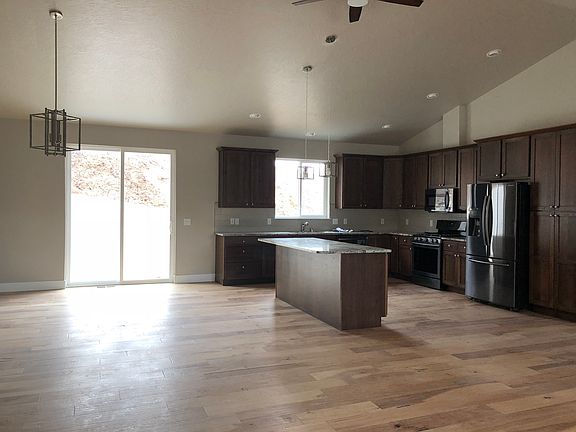 4th image of 6976 Shaver Dr