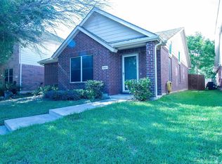 8921 Holliday Ln, Aubrey, TX 76227