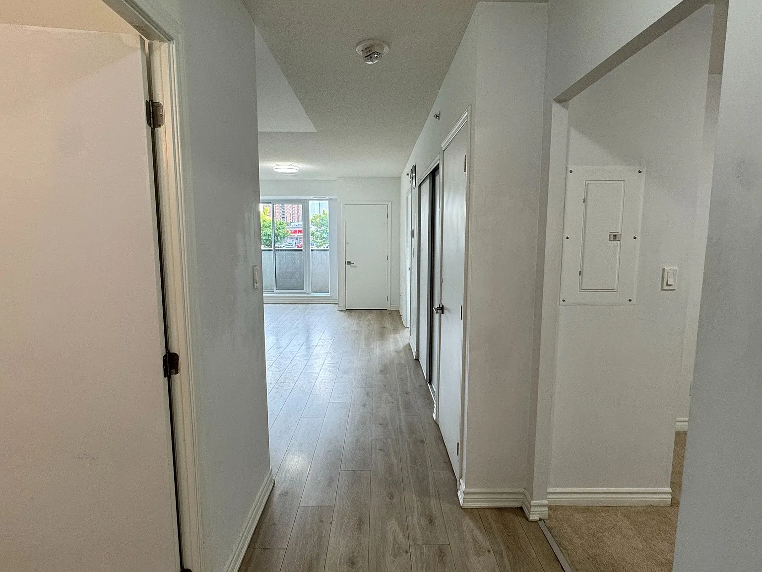 1 Falaise Rd — Photo 4