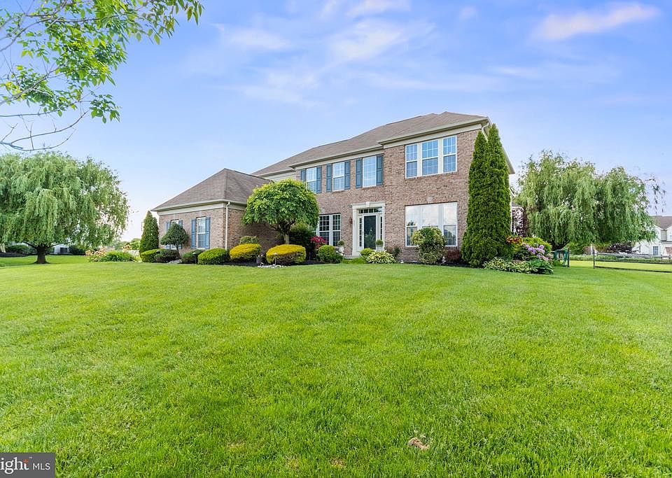 1st image of 905 Stockton Dr