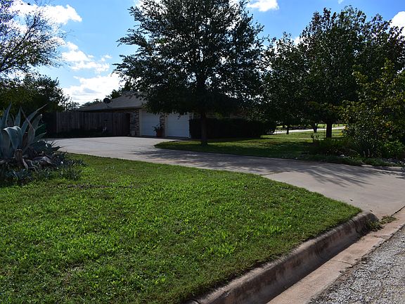 3rd image of 508 Flag Creek Dr