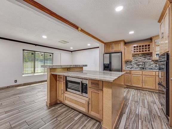 4th image of 17 Macarthur Dr