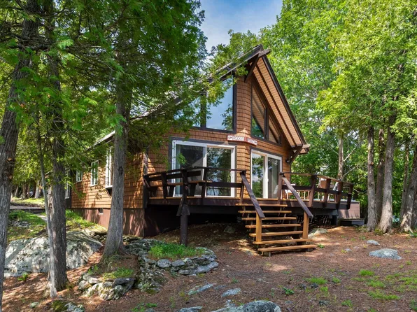 118 Goat Island Way, Norway, ME 04268