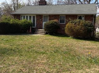 7522 Axton St, Springfield, VA 22151