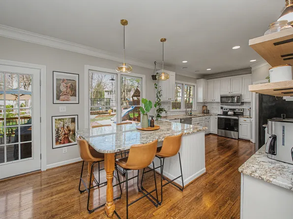 2006 Warwickshire Dr, Greensboro, NC 27455