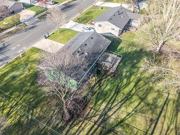 3rd image of 400 Lockwood Dr